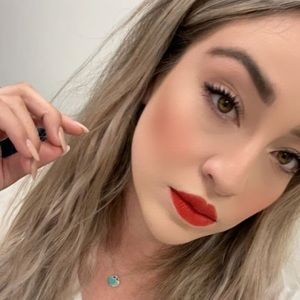 Meet your Posher, Pamela